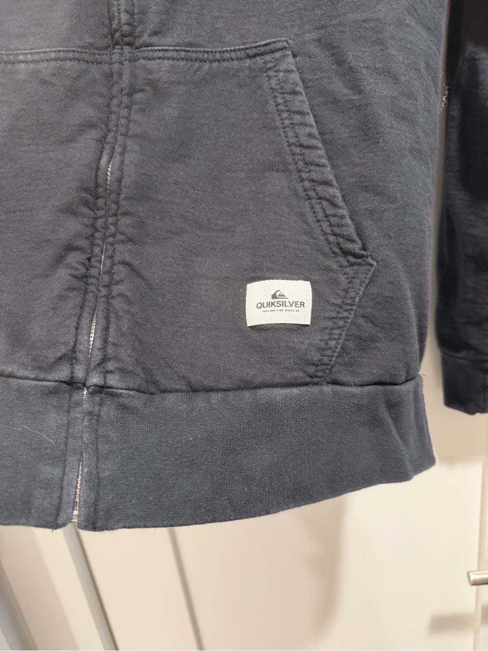 Quiksilver Men's Black Zip-Up Hoodie with White Drawstrings - Picture 3 of 9